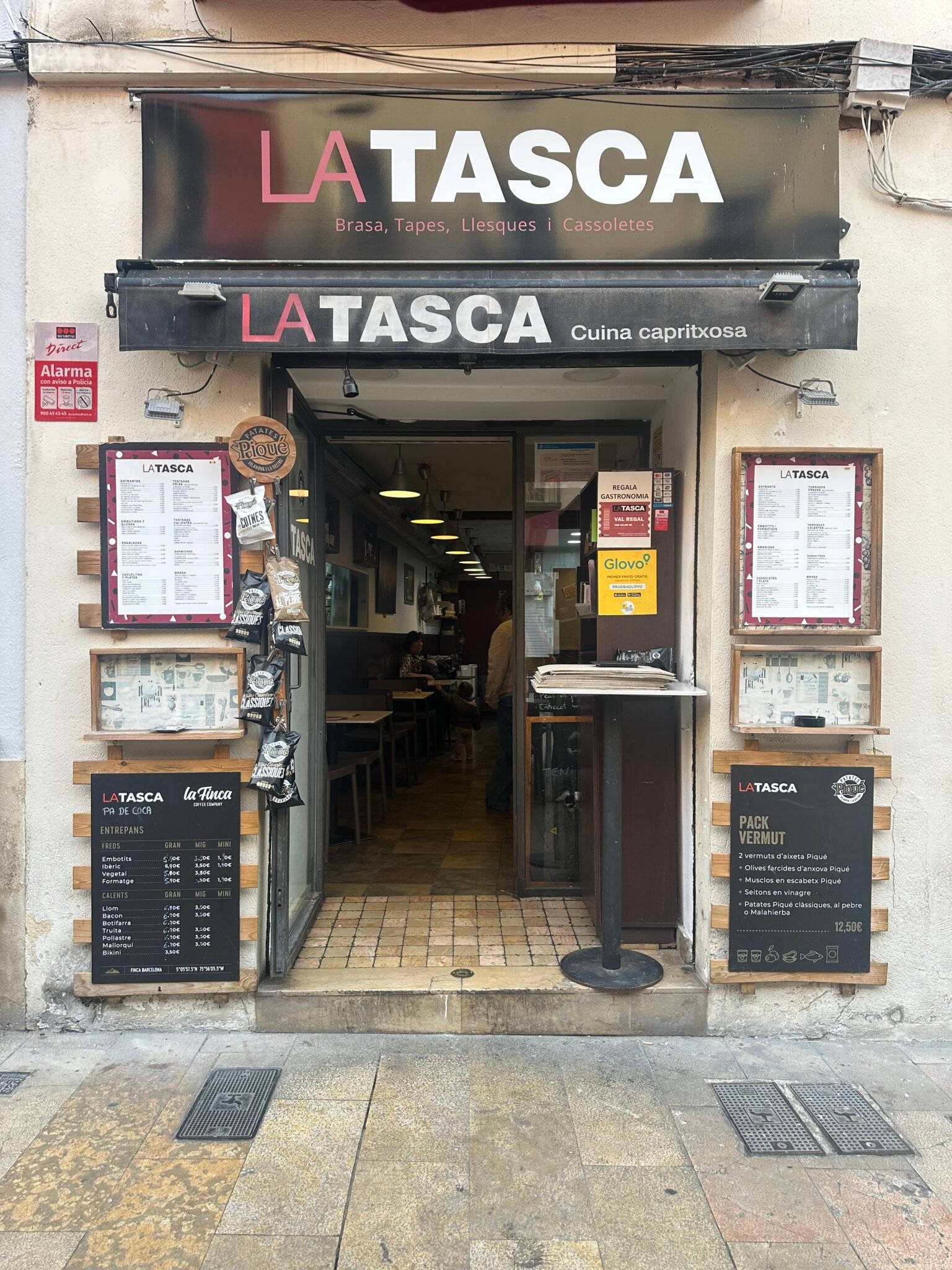 Façana de La Tasca a Vilanova i la Geltrú